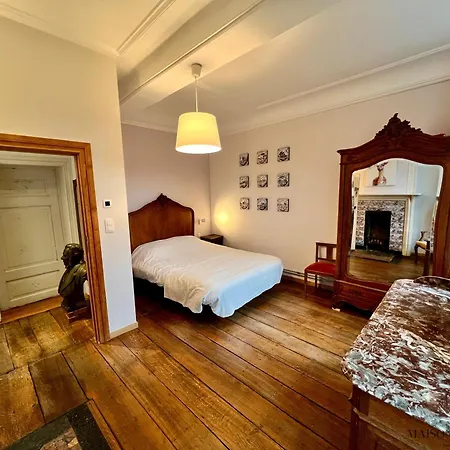 Casa de Férias La Maison De Maitre - Grand Jardin, Face A La Meuse Hermalle-sous-Argenteau