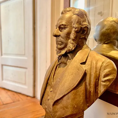 La Maison De Maitre - Grand Jardin, Face A La Meuse Semesterbostad *