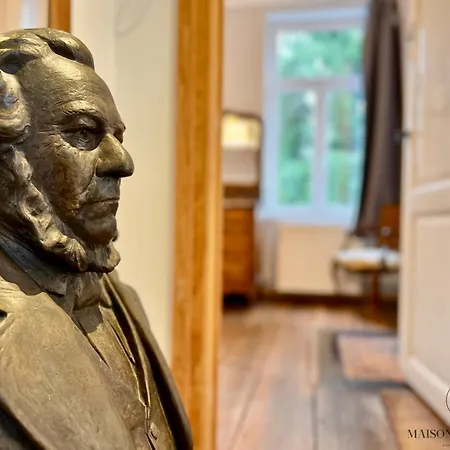 La Maison De Maitre - Grand Jardin, Face A La Meuse Semesterbostad Hermalle-sous-Argenteau